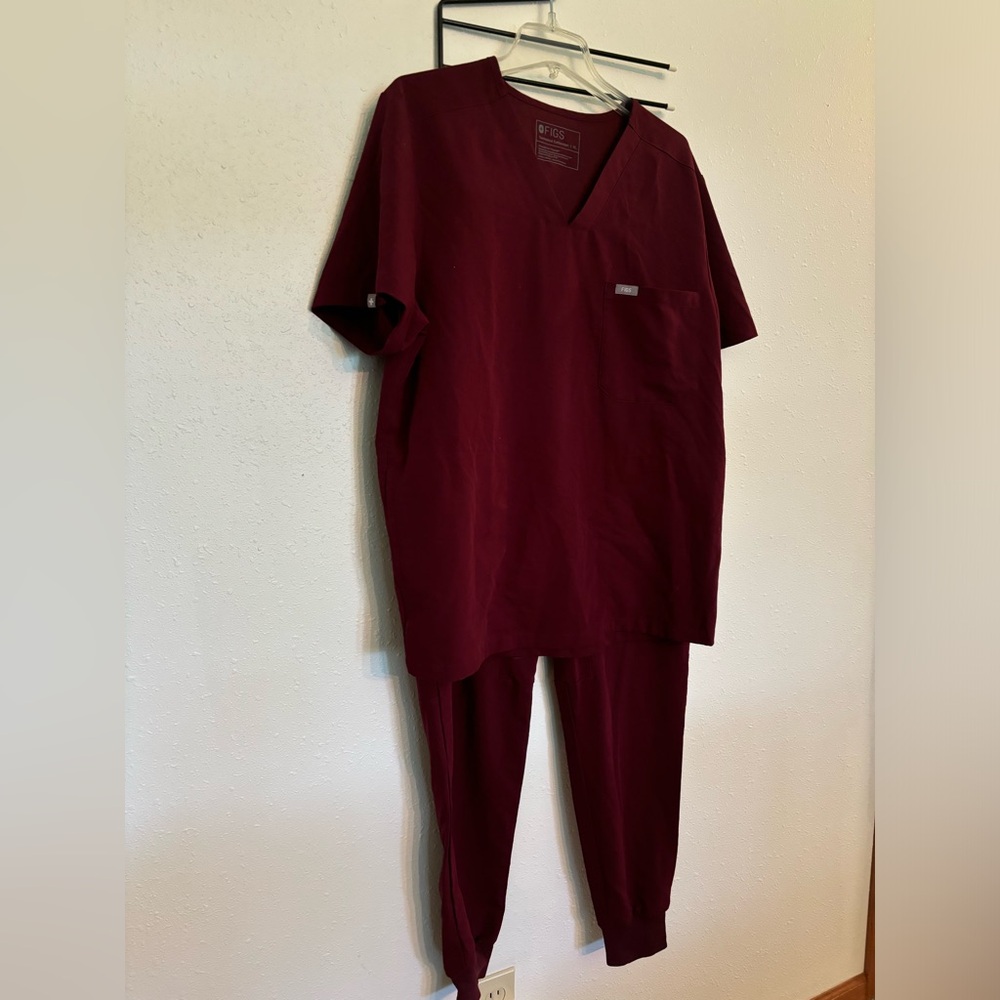 Figs scrubs Technical collection short sleeve top w/joggers XL top with L bottom